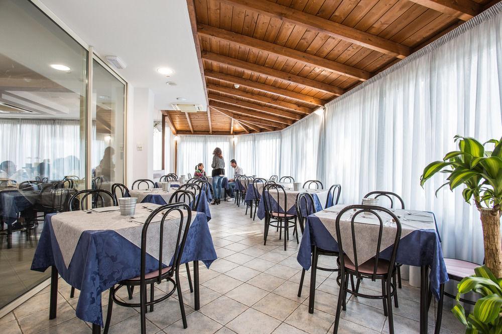 Hotel Nancy Rimini Buitenkant foto