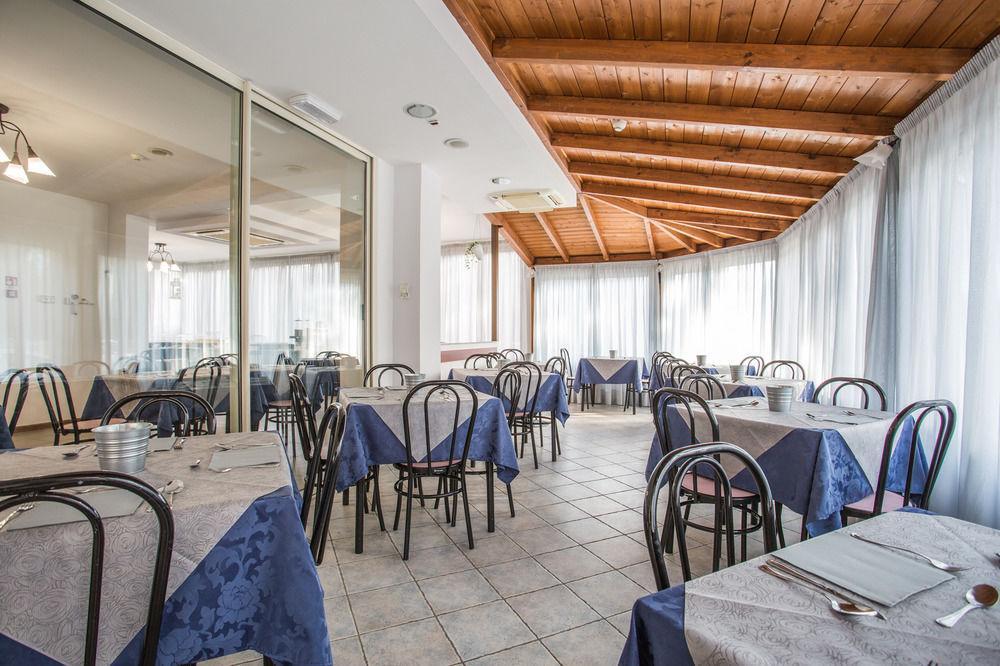 Hotel Nancy Rimini Buitenkant foto