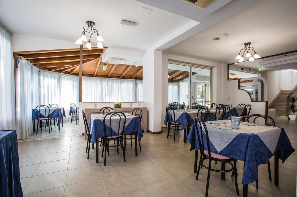 Hotel Nancy Rimini Buitenkant foto