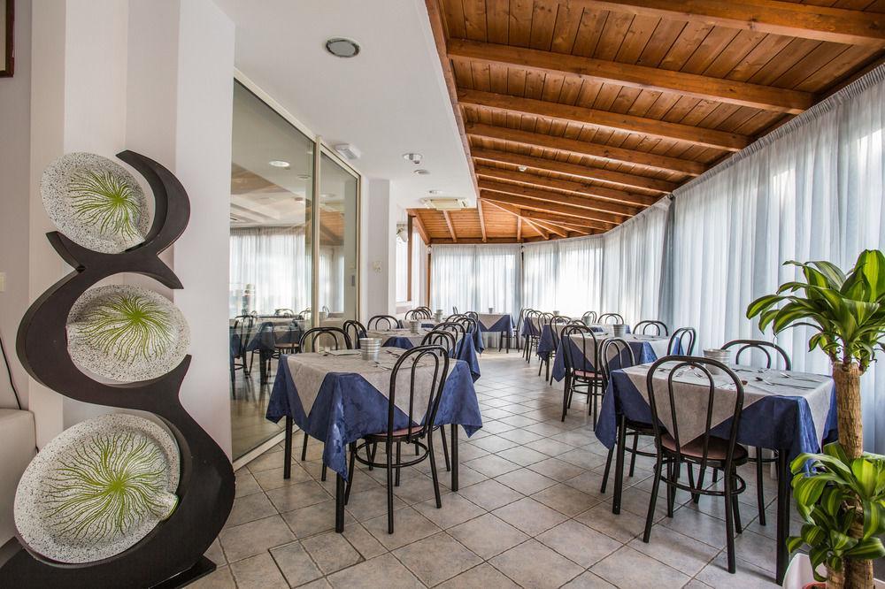 Hotel Nancy Rimini Buitenkant foto