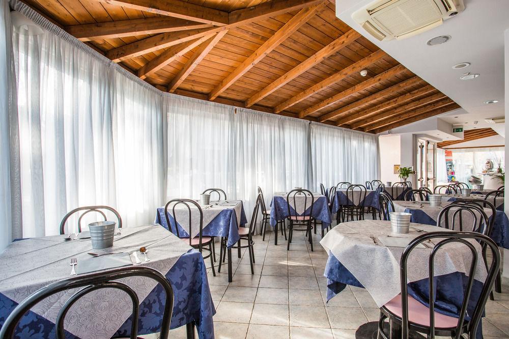 Hotel Nancy Rimini Buitenkant foto