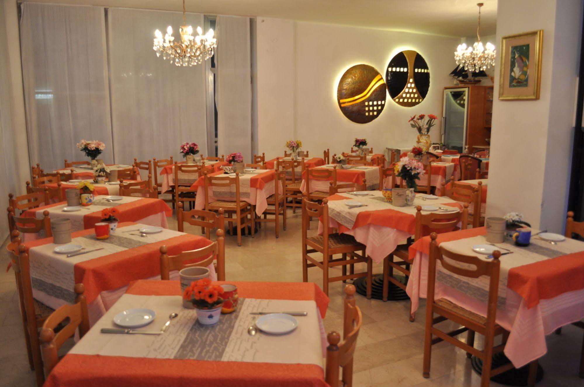 Hotel Nancy Rimini Buitenkant foto